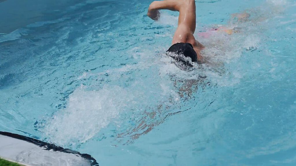 mini piscine avec nage à contre-courant